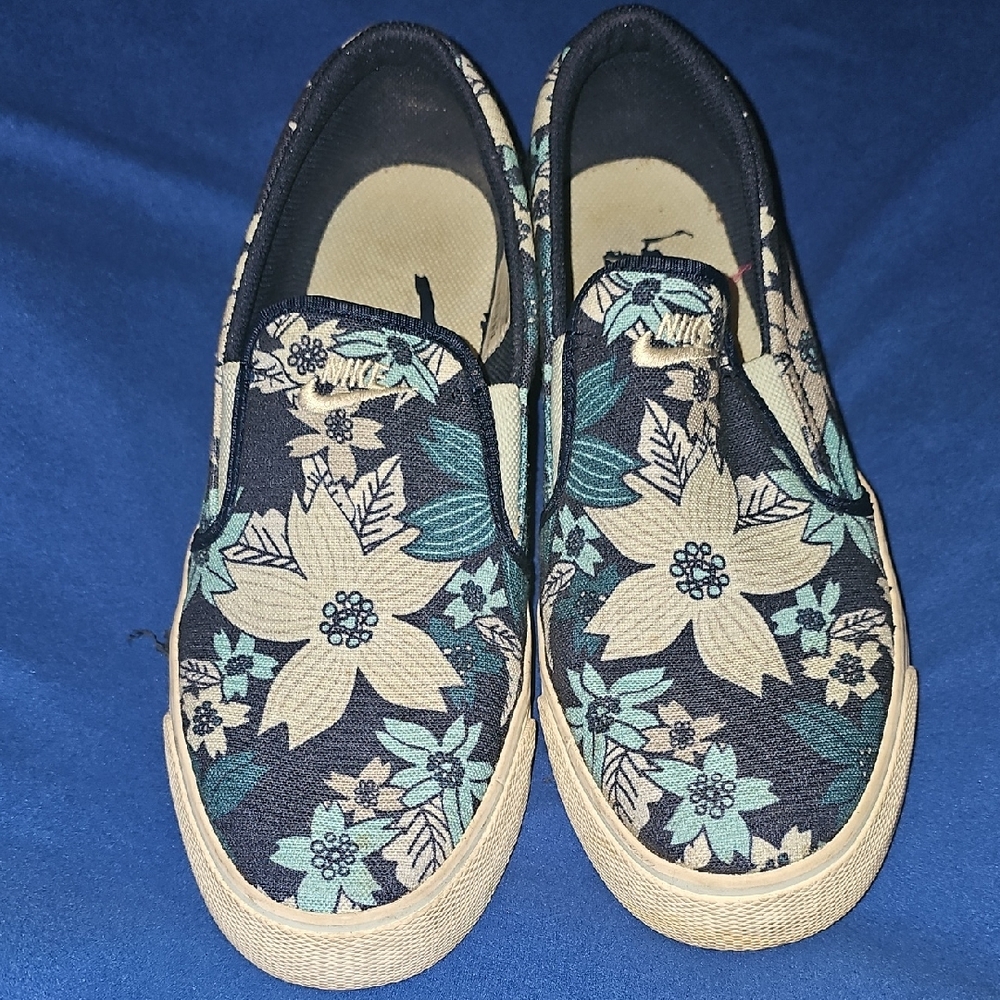 Nike Blue and Cream Floral Canvas Sneakers